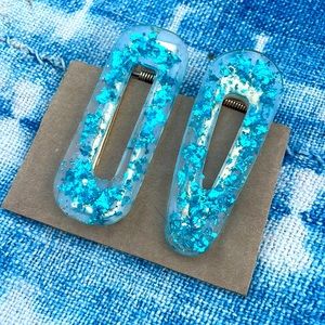 Clear and Turquoise Foil Mismatch Resin Clips